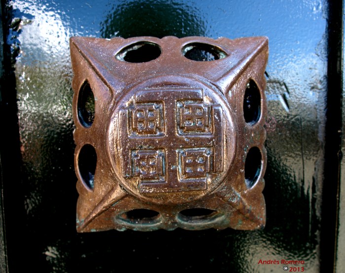 VALVERDE DEL CAMINO.Ermita del Santo. Puerta principal, detalle. 12 marzo 1961