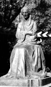 Monumento de doña Luisa de Orleans en el Parque de Maria Luisa