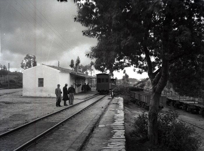 DON JOSE BOZA- ANTONIO LOPEZ Y OTRO. Estacion El Cuervo años cuarenta